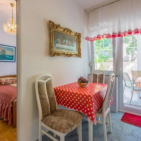 Ninic Apartment *