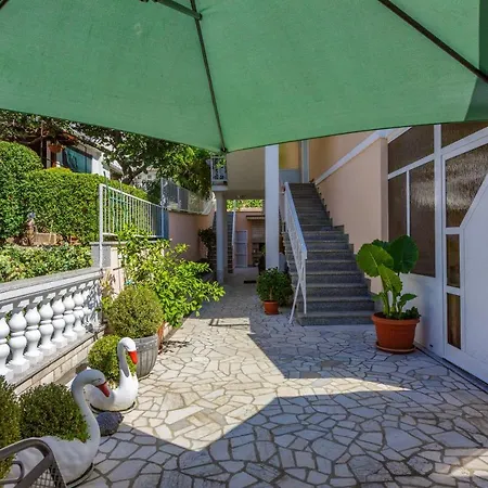 Apartment Ninic *